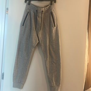 Men’s gray jogger
